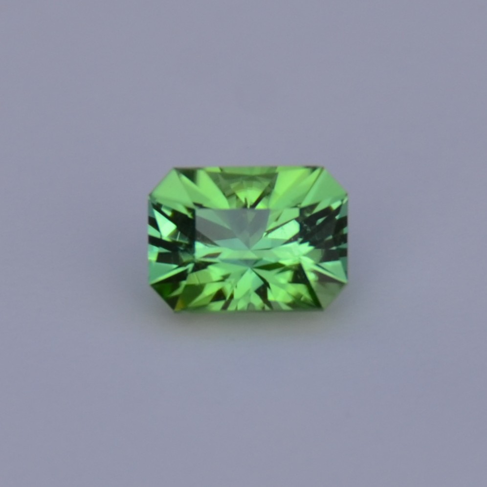 Tourmaline verte, taille de précision